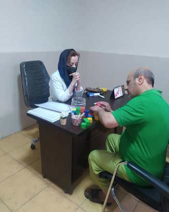 خدمات کاردرمانی مرکز اعصاب و روان آزادی مشاوره مددجو توسط کاردرمانی توانبخشی آزادی